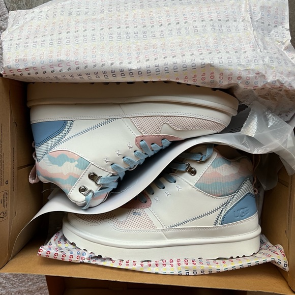UGG HIGHLAND HIGH CALI COLLAGE PASTEL HIGH TOP SHOES SNEAKERS SIZE 9.5 NWT - Picture 5 of 5
